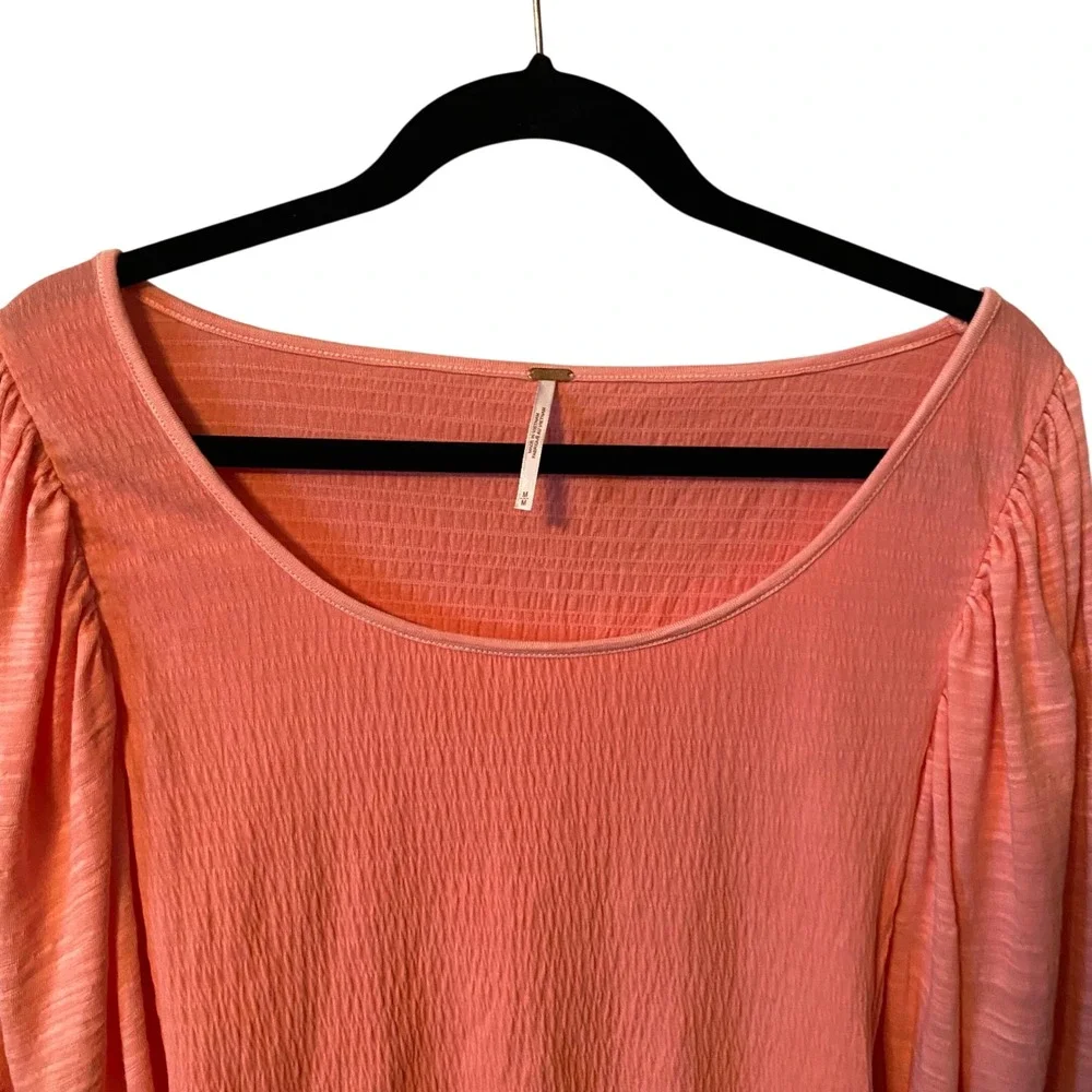 Free‎ People Smocked Puff Sleeve Crop Top Coral Textured Scoop Neck Size M